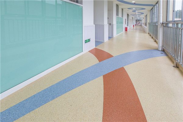 幼兒園塑膠地板對兒童的好處